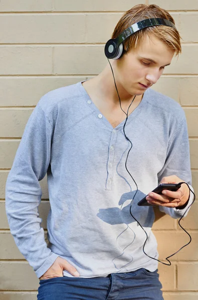 Young male going through song list — Stock Photo, Image
