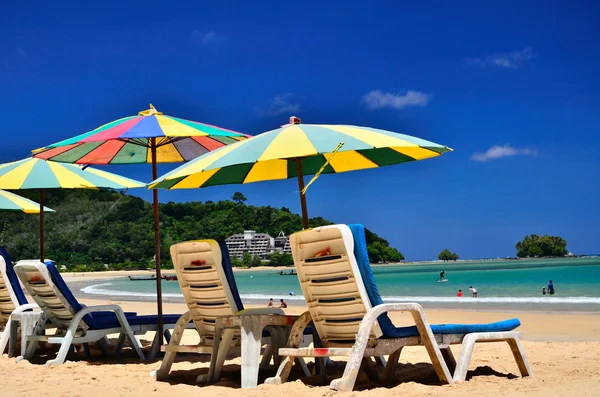 Zittend op het strand — Stockfoto