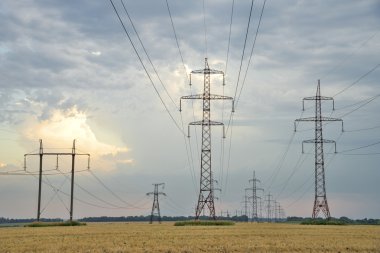 yüksek voltajlı elektrik hatları. 