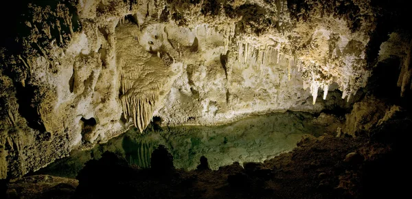 Lac Emeraude dans les cavernes de Carlsbad — Photo