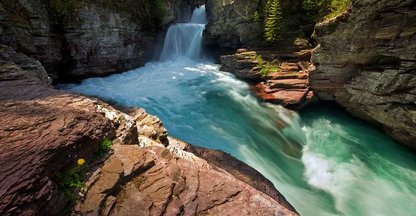 Cachoeira de canyon bonita — Fotografia de Stock