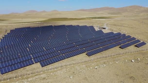 Industrieller Solarenergiepark Erzeugt Konzentrierte Solarenergie Zur Erzeugung Sauberen Stroms — Stockvideo