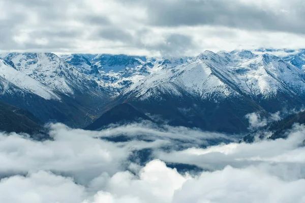 Luchtfoto Boven Wolken Het Bergdal Morgens — Stockfoto