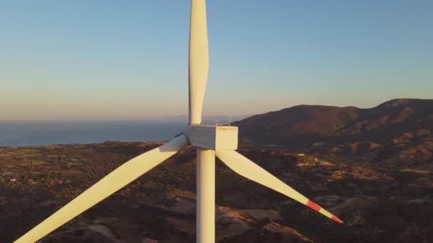 Szénsemleges és megújuló energiaforrású szélerőmű-gazdaság Szélerőművek — Stock videók