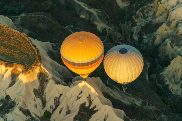 Balões Quente Sobrevoando Paisagem Capadócia Vista Aérea Parque Nacional Goreme — Fotografia de Stock