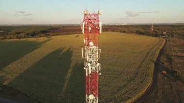 Haberleşme kulesi 5G. Telekom kulesi anteniName