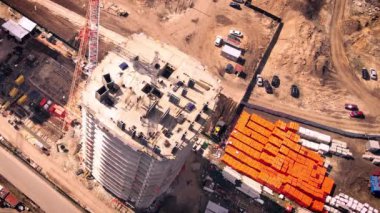 İnşaat aşamasında olan apartman binası