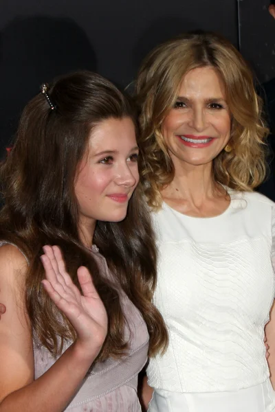 Natasha Calis, Kyra Sedgwick — Stockfoto