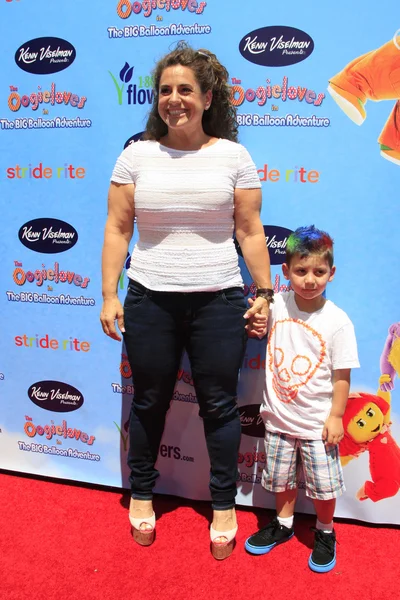 Marissa Jaret Winokur, son Zev — Stock Photo, Image