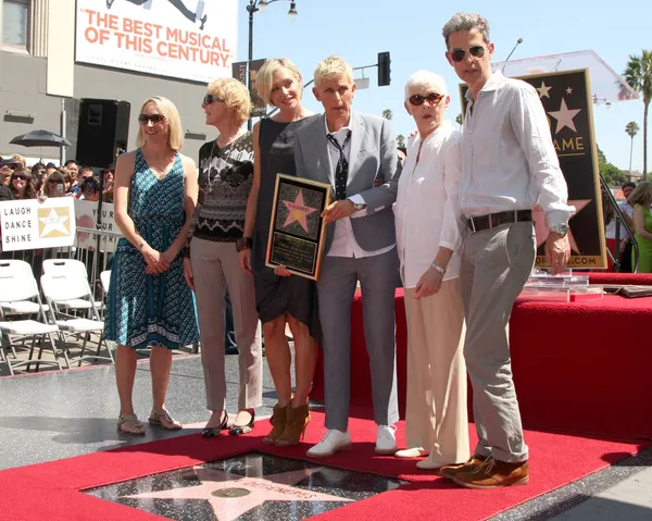 Portia DeRossi, Ellen DeGeneres and family — Stock Photo, Image