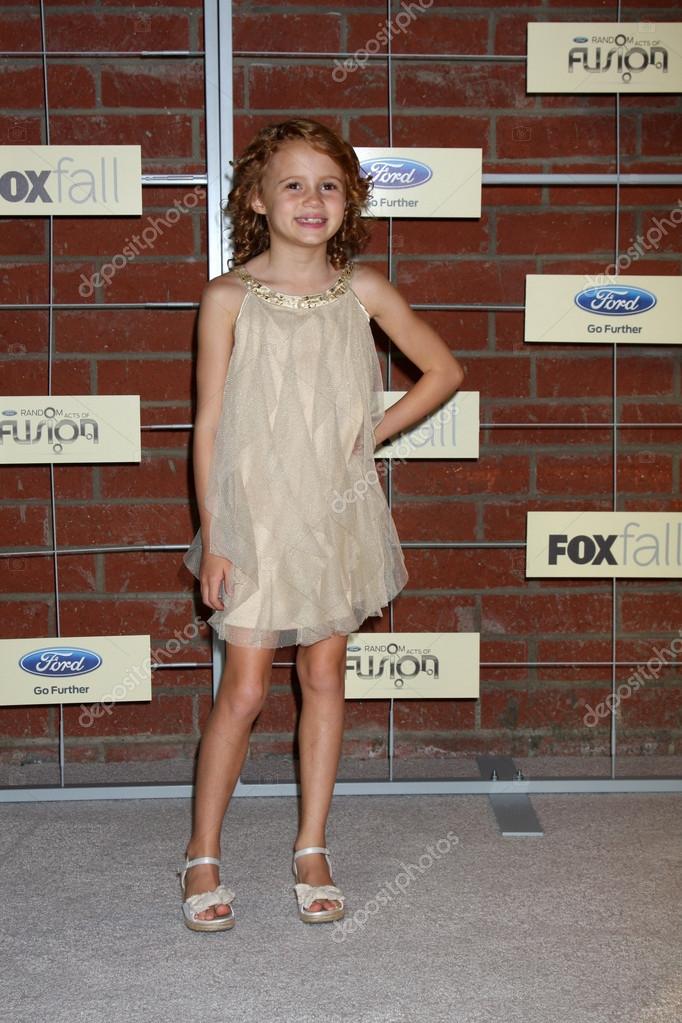 Maggie Elizabeth Jones – Stock Editorial Photo © Jean_Nelson #12744488