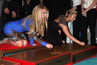 Britanya ile ilgili mızrak başı ve demi lovato