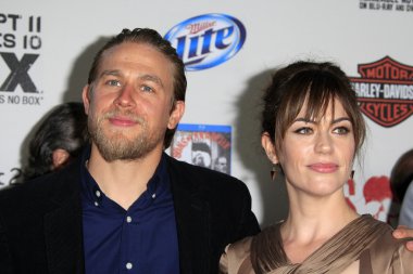 Maggie Siff, Charlie Hunnam