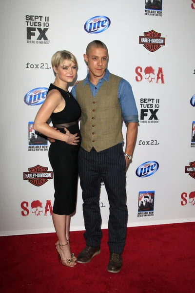 Theo Rossi, Sarah Jones — Stock Photo, Image