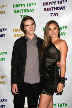 İskender le bas, rachel tilki