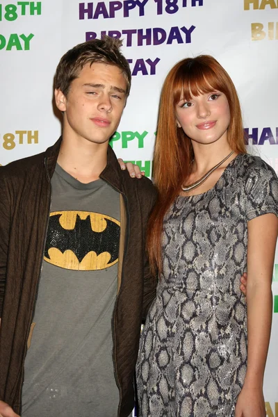 Garrett Backstrom, Bella Thorne — Foto de Stock