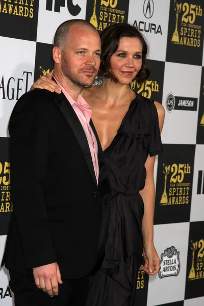 Peter Sarsgaard and Maggie Gyllenhaal — Stock Photo, Image