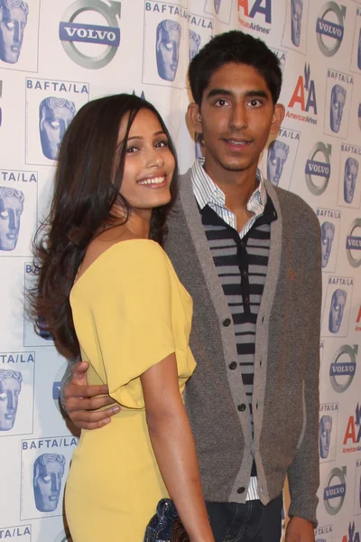 Freida Pinto e Dev Patel — Fotografia de Stock