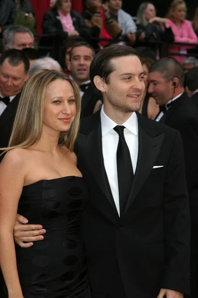 Tobey Maquire & fiance Jennifer Meyer — Stock Photo, Image