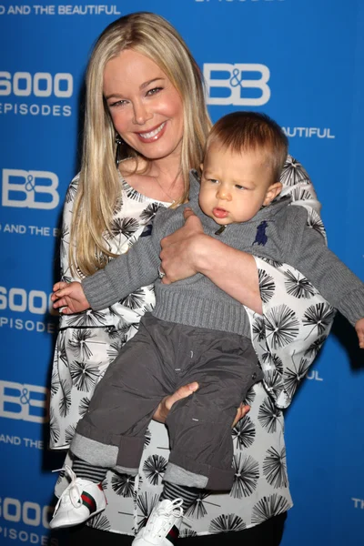 Jennifer Gareis y su hijo Gavin —  Fotos de Stock