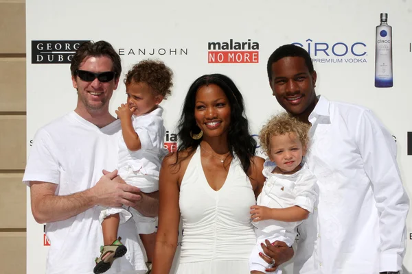 Garcelle Beauvais-ı ve aile — Stok fotoğraf