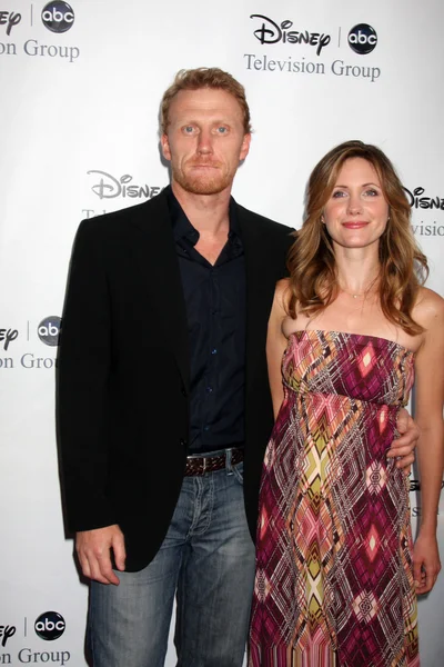 Kevin McKidd & Guest — Stock Photo, Image