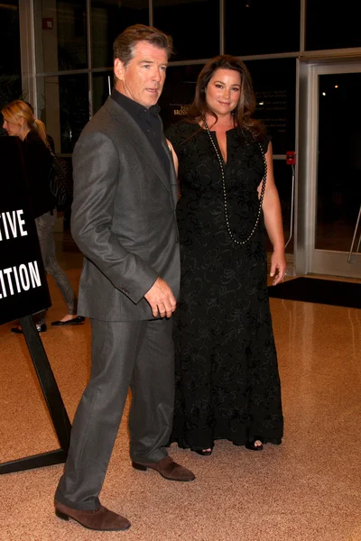 Keely Shaye Smith & Pierce Brosnan — Foto Stock