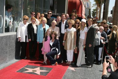 Kate linder & ynr oyuncular, ekip