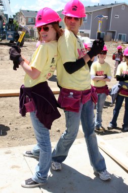 Molly Burnett, Arianne Zucker