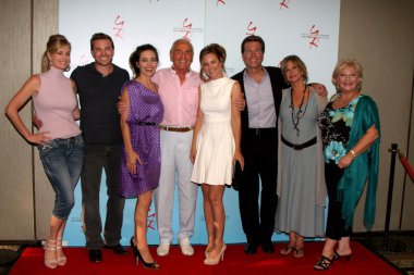 Eileen davidson, billy miller, amelia heinle, jerry douglas, sharon davası, bergman peter, walton, jess beth maitland