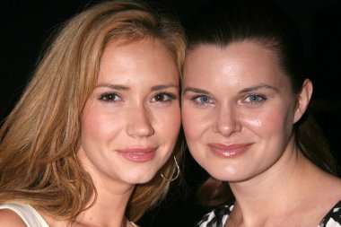 Ashley jones ve heather tom