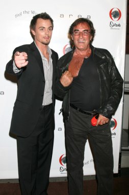 Brooks ve Thaao Penghlis darin