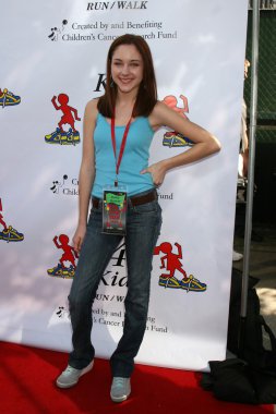 Haley rammrenkli arka plan ile yeşil çimen