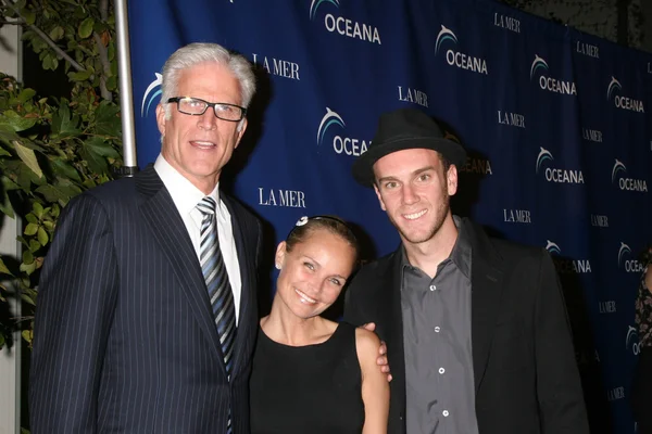 Ted Danson, Kristin Chenoweth & Charlie MacDowell — Stock Photo, Image