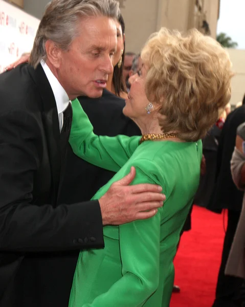 Michael Douglas & Anne Douglas — Stock Photo, Image