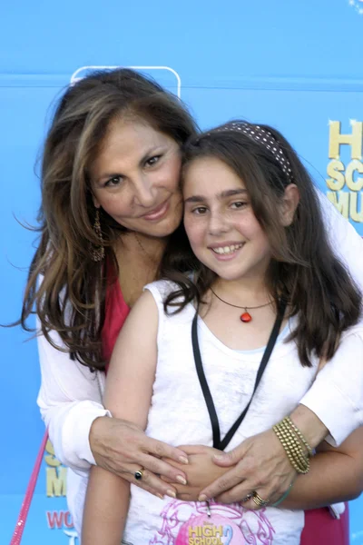 Kathy Najimy e filha — Fotografia de Stock