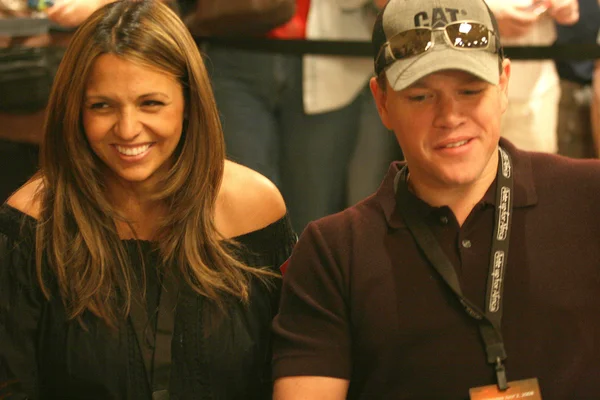 Matt Damon & vrouw — Stockfoto