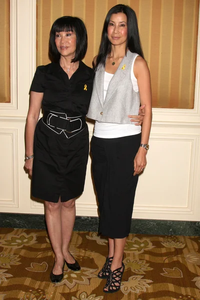 Mary et Lisa Ling — Photo