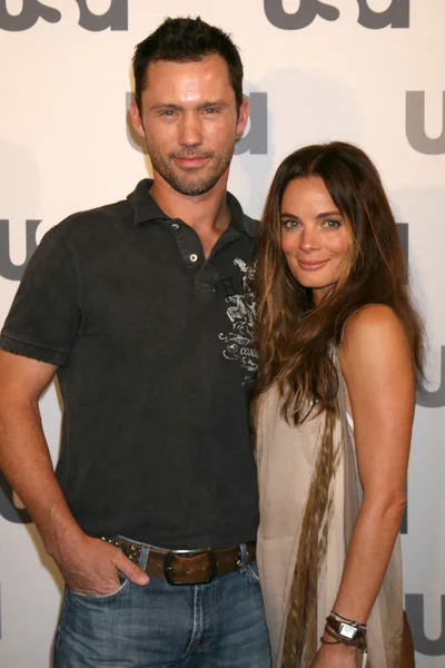 Jeffrey Donovan, Gabrielle Anwar — Zdjęcie stockowe