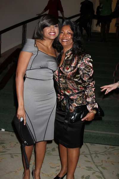 Taraji P. Henson & her mother — Stock Photo, Image