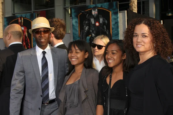 Don Cheadle & familie — Stockfoto