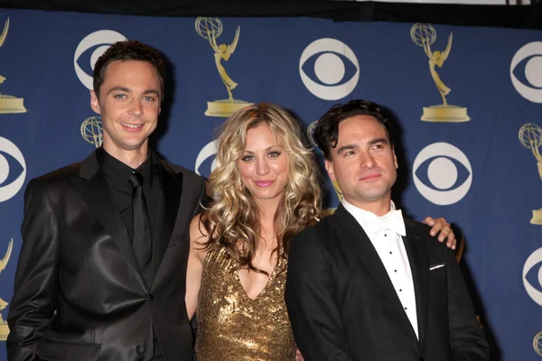 Jim Parsons, Kaley Cuoco e Johnny Galecki — Foto Stock