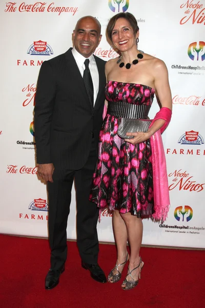 Faran Tahir & Ehefrau — Stockfoto