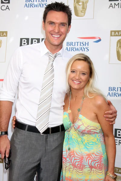 Owain Yeoman y Lucy Davis — Foto de Stock