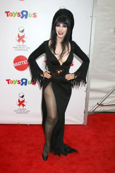 Cassandra Peterson como "Elvira " — Foto de Stock