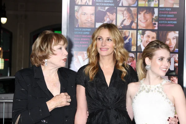 Shirley MacLaine, Julia Roberts, Emma Roberts — Stock Photo, Image
