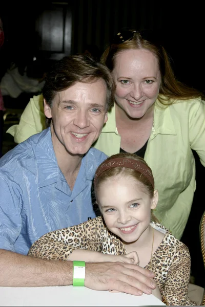 Darcy Rose Byrnes & her Parents — Stock Photo, Image