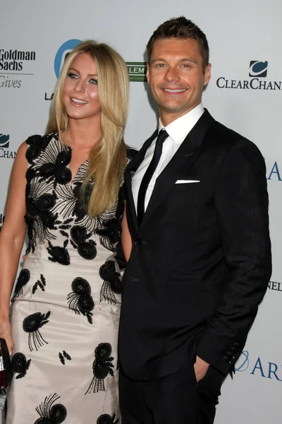 Julianne Hough, Ryan Seacrest — Zdjęcie stockowe