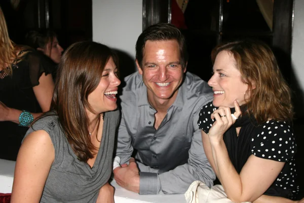 Caitlin Keats, William Mapother e Sarah Clarke — Fotografia de Stock