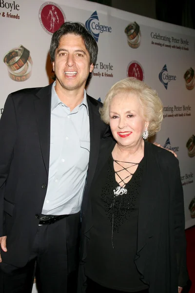 Ray romano och doris roberts — Stockfoto